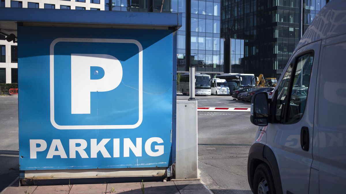 Mandat za parkowanie pod marketem? Jest stanowisko UOKIK