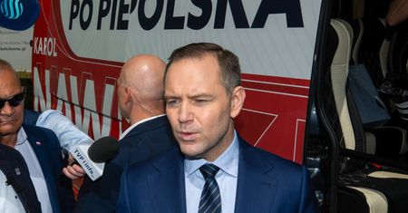 Czarne chmury nad Nawrockim. Jest pozew od wdowy po "Nikosiu"