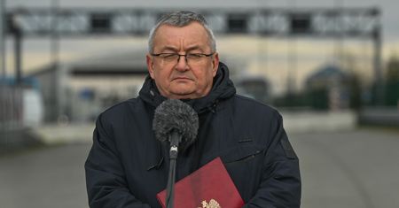 Minister Adamczyk o sygnale radio-stop. "System radiowy działa jak zawsze"