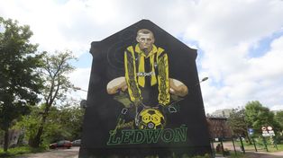 Nowy mural w Katowicach. Jest na nim słynny piłkarz GieKSy - Adam Ledwoń.