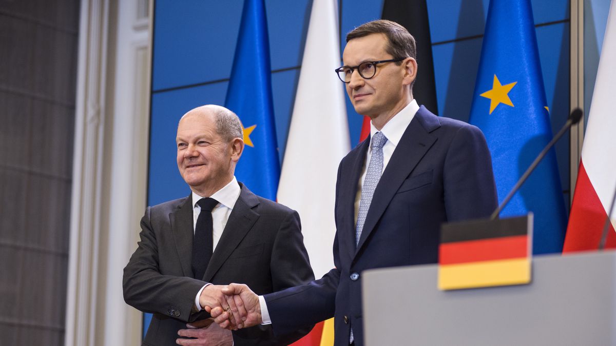 WARSAW, POLAND - 2021/12/12: Olaf Scholz (L), and Mateusz Morawiecki (R) seen shaking hands after a press conference.
Four days after taking office, German Chancellor Olaf Scholz paid an inaugural visit to neighboring Poland on Sunday 12th of December. Olaf Scholz was welcomed by Polish Prime Minister Mateusz Morawiecki. After political talks, Olaf Scholz and Mateusz Morawiecki attended a press conference at the Prime Minister's Chancellery. (Photo by Attila Husejnow/SOPA Images/LightRocket via Getty Images)