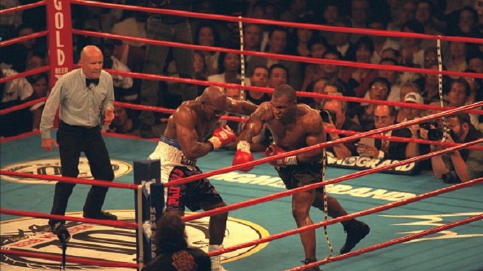 Getty Images / Chris Farina / Contributor / Na zdjęciu: Evander Holyfield i Mike Tyson