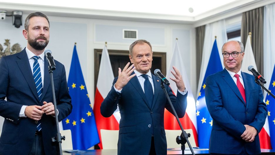 Liderzy opozycji podpisali umow? koalicyjn?
10.11.2023 Warszawa Podpisanie umowy koalicyjnej pomiedzy KO, Trzecia Droga i Nowa Lewica fot Andrzej Iwanczuk/REPORTER
N/z: Wladyslaw Kosiniak-Kamysz, Donald Tusk, Wlodzimierz Czarzasty
Andrzej Iwanczuk/REPORTER