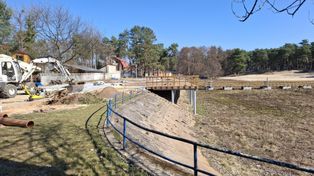 Żarki: Miejski basen zmienia się w strefę rekreacji. Będą tu nowe "Polskie Malediwy"? Zobacz WIZUALIZACJE