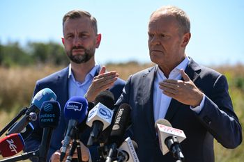 Pocisk nad Polską. Dlaczego nie było alertu RCB? Tusk tłumaczy