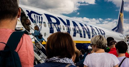 Pasażer poskarżył się na wejście na pokład. Ryanair: zabierz własny samolot