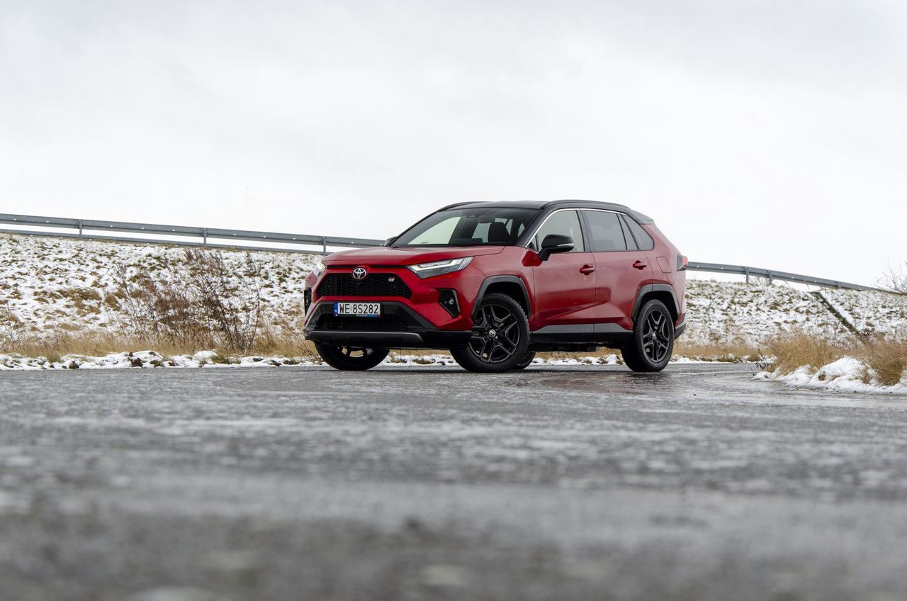 Test: Toyota RAV4 GR Sport – inspirowana, a nie sportowa