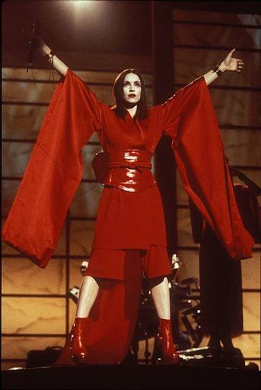 Madonna w tradycyjnym japońskim stroju Kabuki - Grammy 1999, najgłośniejsze kreacje wszech czasów