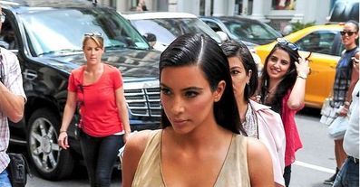 Kim Kardashian podkreśla krągłości w obcisłej sukni