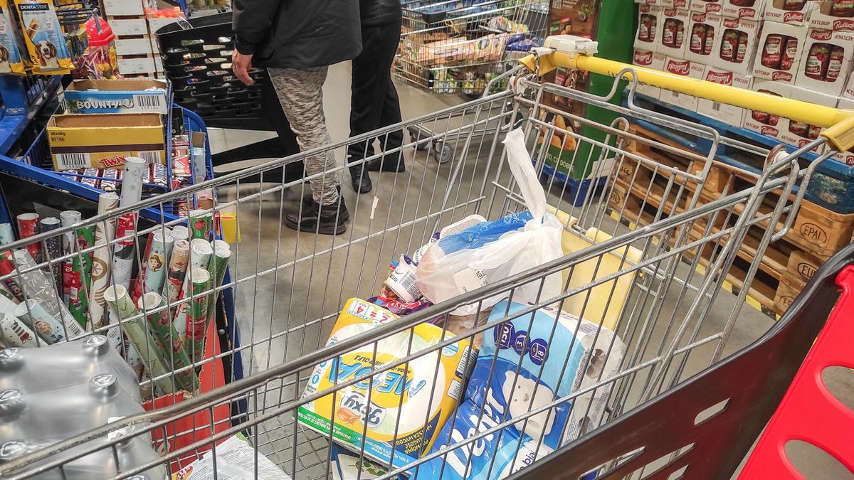 Związkowiec postuluje wcześniejsze zamykanie sklepów w Polsce