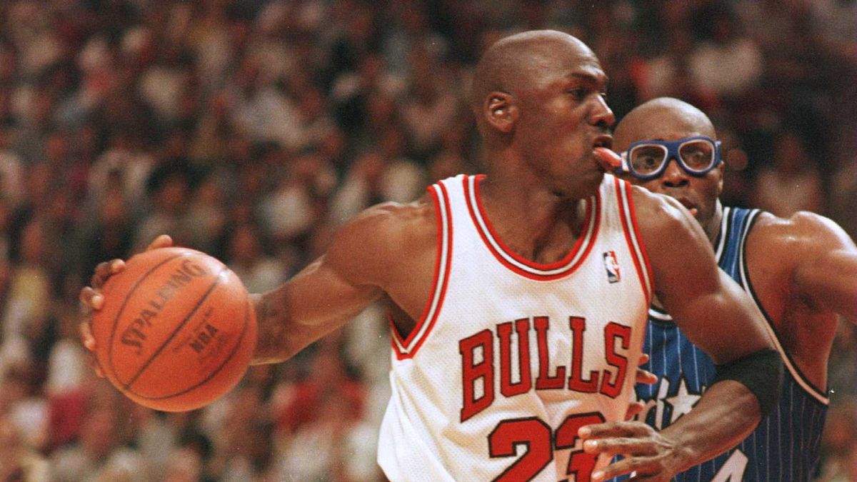 Getty Images /  Jonathan Daniel / Stringer / Na zdjęciu: Michael Jordan (Bulls) i Horace Grant (Magic)
