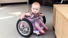 Skonstruował dla chorej córeczki mały wózek inwalidzki