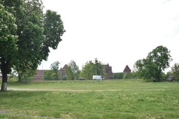 Malbork: Działka z widokiem na zamek nadal czeka na kupca