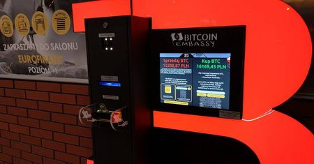 W Lublinie stanął pierwszy bitomat. Można w nim kupić lub sprzedać bitcoiny