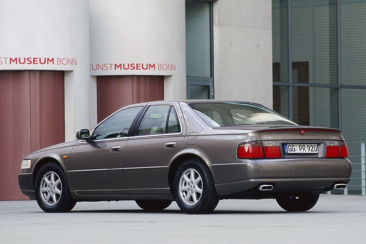 Stosunkowo popularny w Niemczech Cadillac Seville STS jest dość często sprowadzany do Polski i sprzedawany "za grosze".