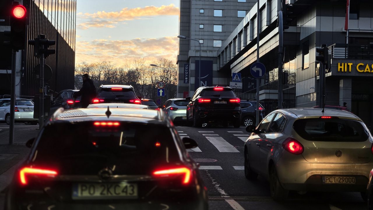 Totalny paraliż Poznania! Kierowcy pytają: Po co ten pas dla rowerów, skoro całe centrum stoi w korkach?!