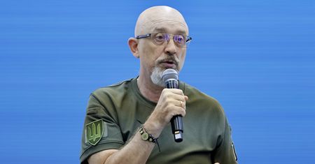 Plotki o dymisji. Część pomocy z Zachodu "wprost trafia do Rosji"