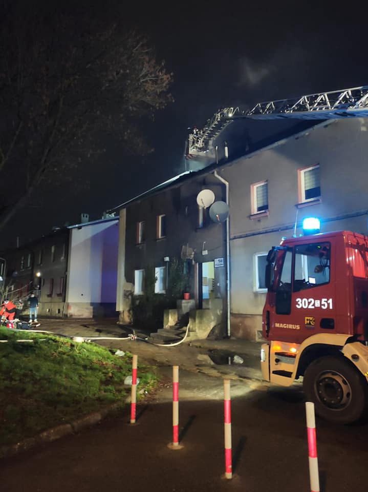 Katowice. Jedna osoba zginęła w pożarze budynku wielorodzinnego.