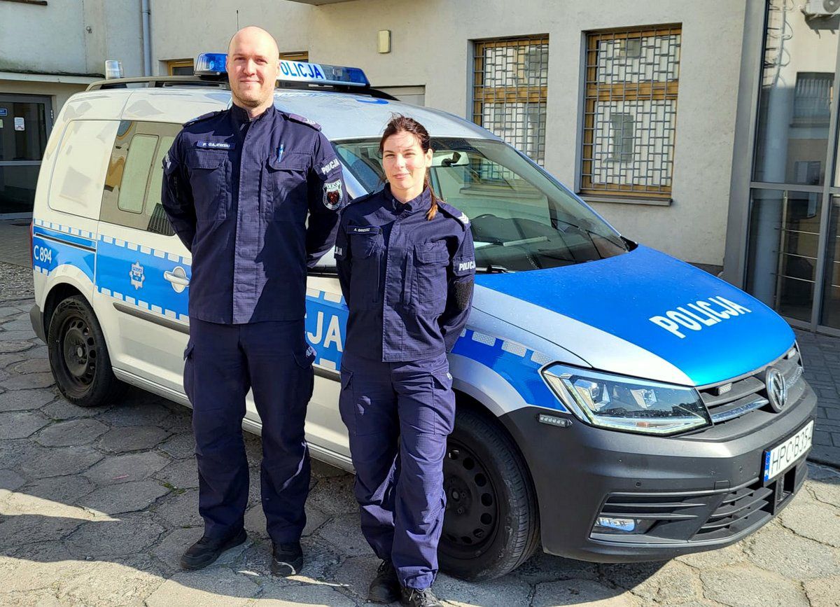 Policjanci pomogli mężczyźnie, który zasłabł na drodze S10