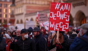 Zapalono znicze dla Izy z Pszczyny. Ktoś je zniszczył