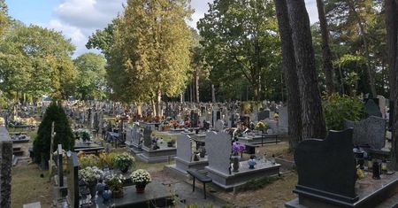 Ostróda: Trwa śledztwo w sprawie kradzieży metalowych krzyży z grobów
