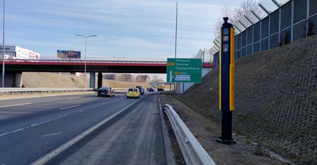 Fotoradar na "zakręcie mistrzów" robi zdjęcia wszystkim. Kierowcy są zaniepokojeni