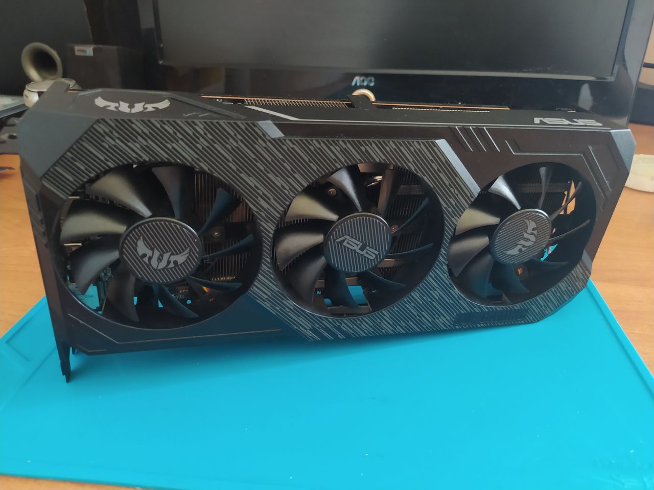 Naprawa pokoparkowej karty graficznej  ASUS Radeon RX 5700 TUF OC 8GB .