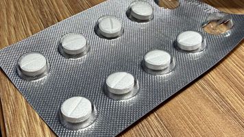 Uśmierzają silny ból, ale niosą ogromne ryzyko. Jak działają opioidy?