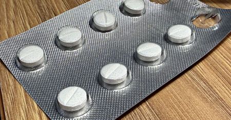 Uśmierzają silny ból, ale niosą ogromne ryzyko. Jak działają opioidy?