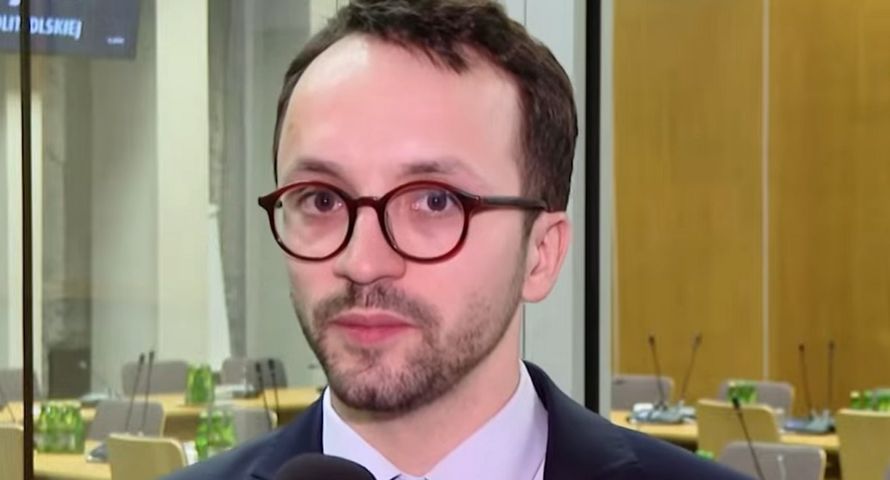 Pereira prawomocnie skazany za zniesławienie matki polityka PO. Apel do prezydenta