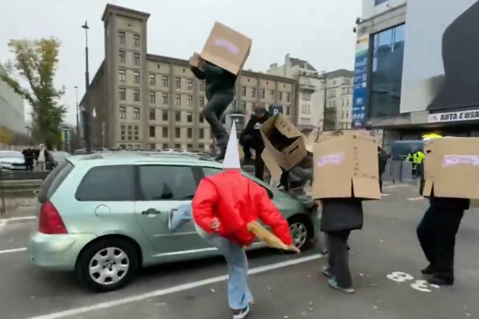 "Crawly" szokuje i pomaga Rosji? Chwali się, że dostał pół miliona