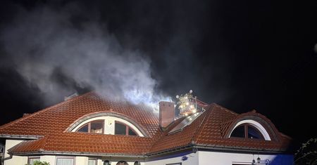 Zwęglone zwłoki w domu. Żona ofiary z zarzutami