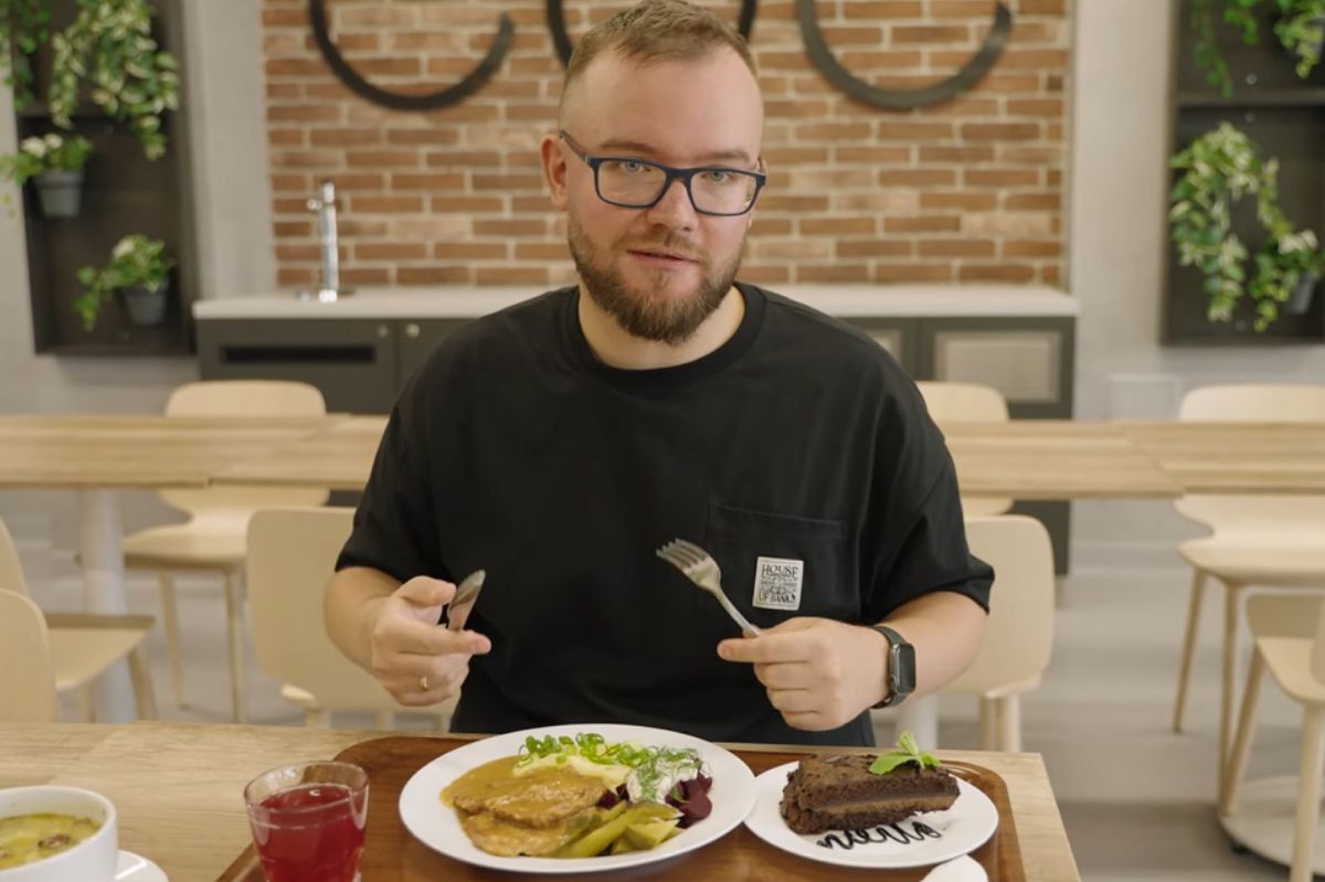 Sprawdził, jak wygląda jedzenie na stołówce pracowniczej. Gotuje tam finalista Masterchefa