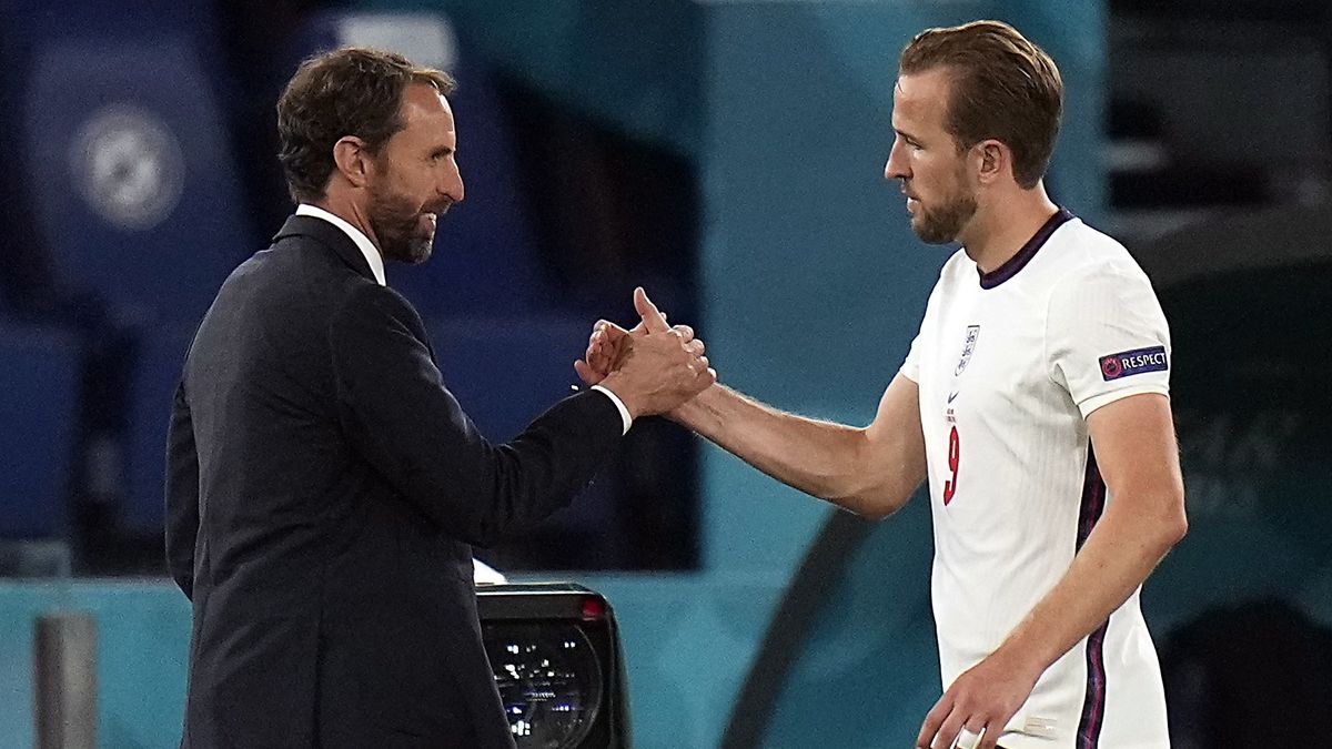 PAP/EPA / Alessandra Tarantino / Na zdjęciu: Gareth Southgate (z lewej) i Harry Kane