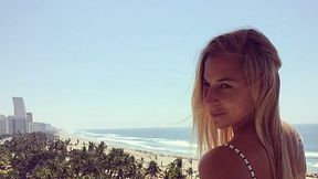 Relaks przed turniejem. Dominika Cibulkova pozuje w bikini na basenie