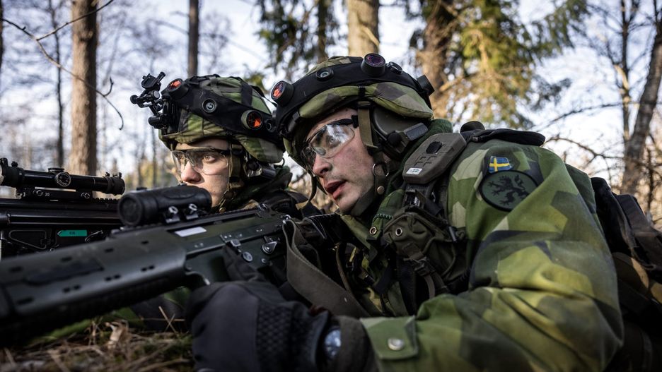 Szwedzcy żołnierze z Ak5C i wyborową wersją Ak4D