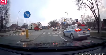 Zatrzymał się bez pieszego. Chciał wyłudzić mandat?