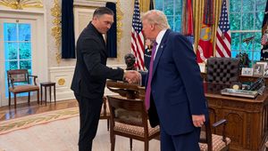 Zaskakująca wizyta w Białym Domu. Oto, kto się spotkał z Trumpem