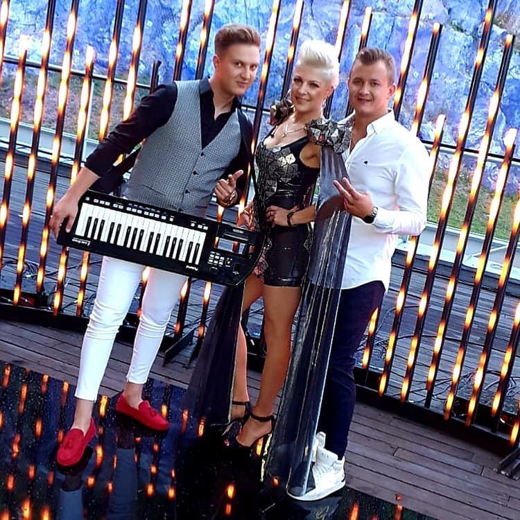Dawid Narożny wyciął eksmałżonkę z komunijnego zdjęcia