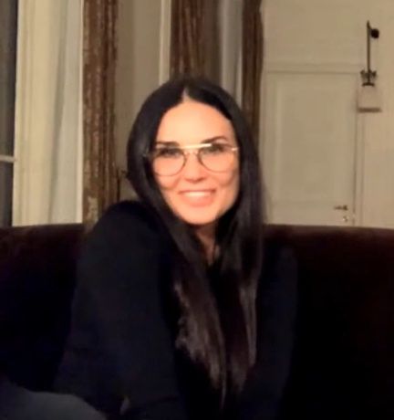 Demi Moore podczas rozmowy z Naomi Campbell
