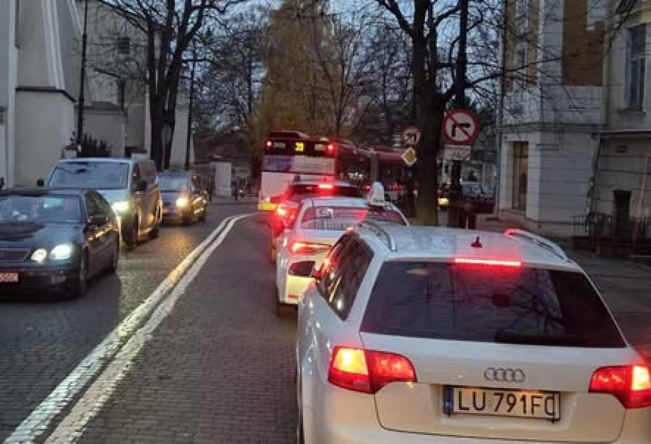 Lublin: Ruch wahadłowy zakorkował częśćmiasta. Wprowadzono zakaz wjazdu