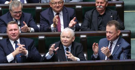 Mamy "przekaz dnia" PiS. Tak politycy mają atakować KO ws. afery