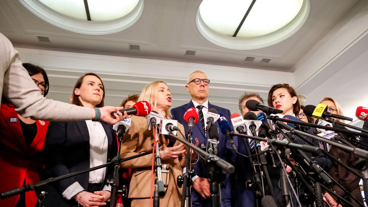 WARSAW, MAZOWIECKIE, POLAND - 2024/01/25: MP Roman Giertych (middle) attends a press conference during the 4th session of Polish Parliament that takes place amid chaos created by legal disagreement with the previous government. The current government took over power in Poland on December 13 2023. Taking over from the Law and Justice political party, which has been ruling for 8 years. Both sides now accuse each other of unconstitutional acts. (Photo by Dominika Zarzycka/SOPA Images/LightRocket via Getty Images)