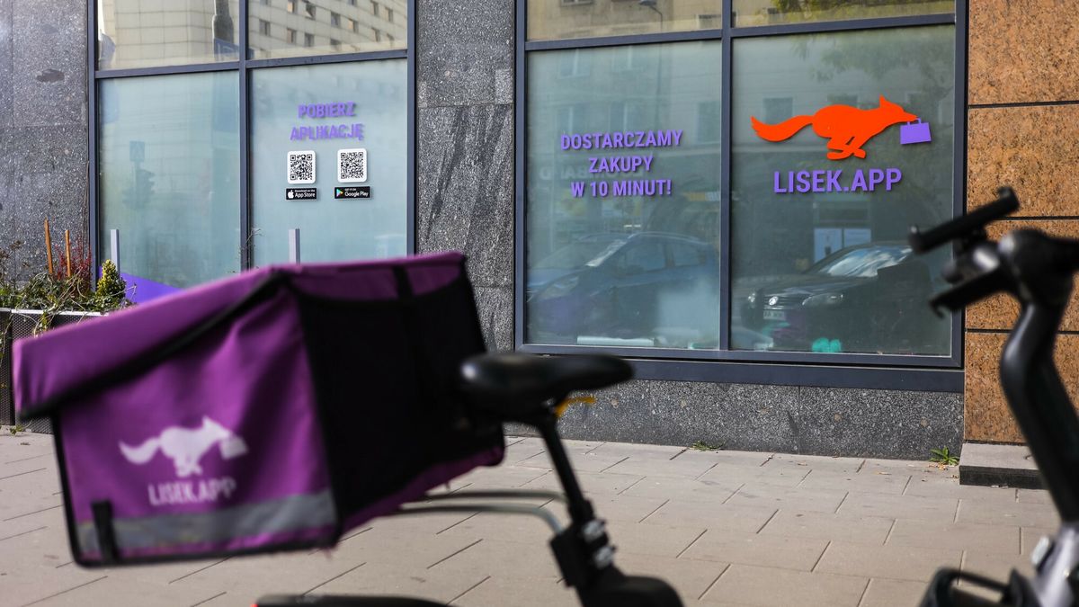 Na zdjęciu dark store należący do marki Lisek