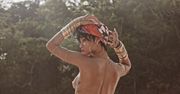 Rihanna TOPLESS w "Vogue"!