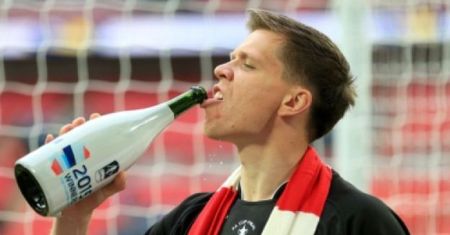 Szczęsny przyłapany: Wciągał... gaz rozweselający?