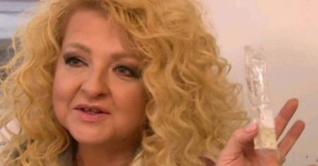 Magda Gessler pokazuje... "kondom z zawartością"