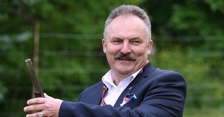 Poseł Marek Jakubiak z Kukiz'15: "Ja dzieci od małego uczę obchodzenia się z bronią"