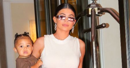 Córka Kylie Jenner TRAFIŁA DO SZPITALA! Miała silną reakcję alergiczną