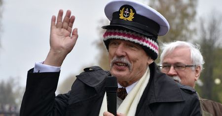 Korwin-Mikke o 500 plus: "Jak głupki dają, to trzeba brać"